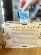 Skarbonka WYKREŚLANKA ze sklejki  5000zł - 2