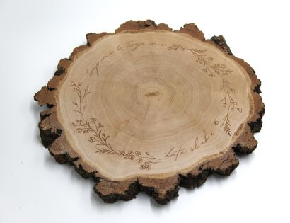 Plaster drewna na stół z grawerem